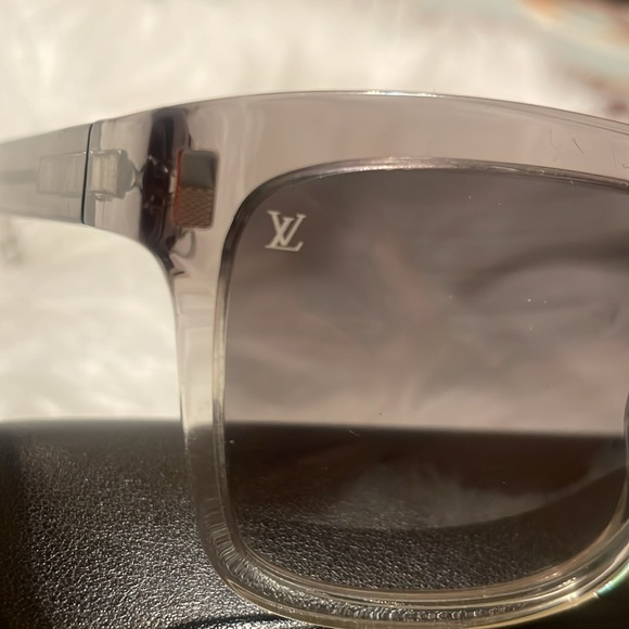 Louis Vuitton Sunglasses - Picture 5 of 10